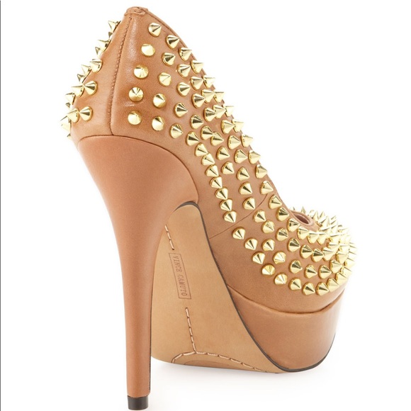 NWOT VINCE CAMUTOl  “ Madelyn “  SEXY Studded Spikes Platforms/ Heels - Picture 3 of 10